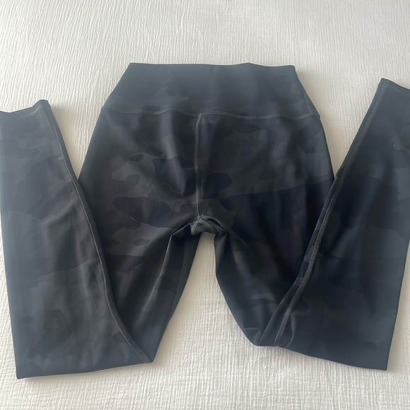 ALO Yoga Camo Vapor Leggings M 
29” inseam High waist - Picture 9 of 10